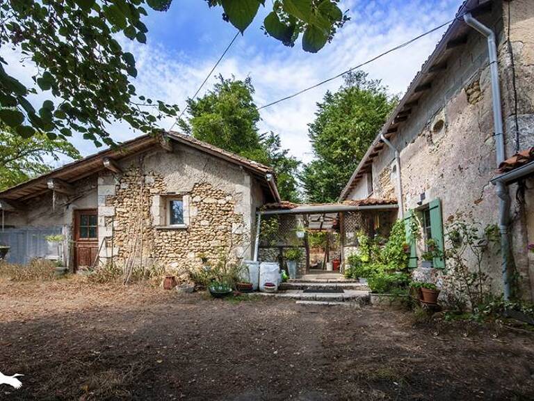 Maison en pierre de 5 pièces principales — photo 1