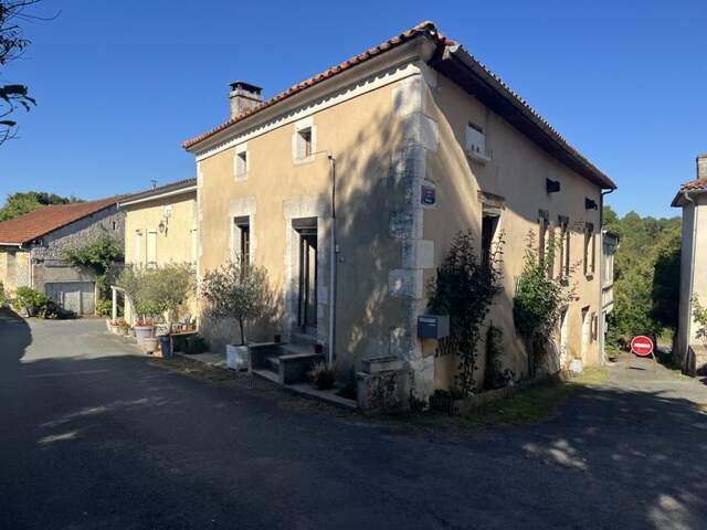 Maison de bourg de 4 pièces principales — photo du bien