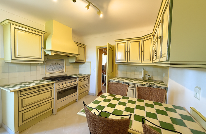 Villa familiale avec piscine et annexes — photo 4