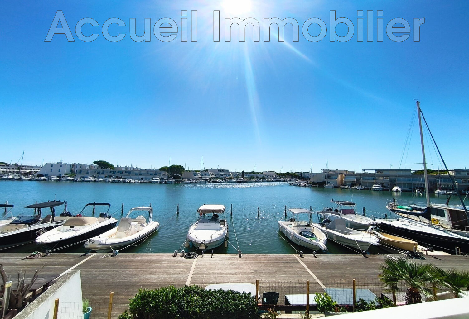 Marina P4 en angle au 1er étage exposée sud/ouest au calme.<BR>Pa — photo 1