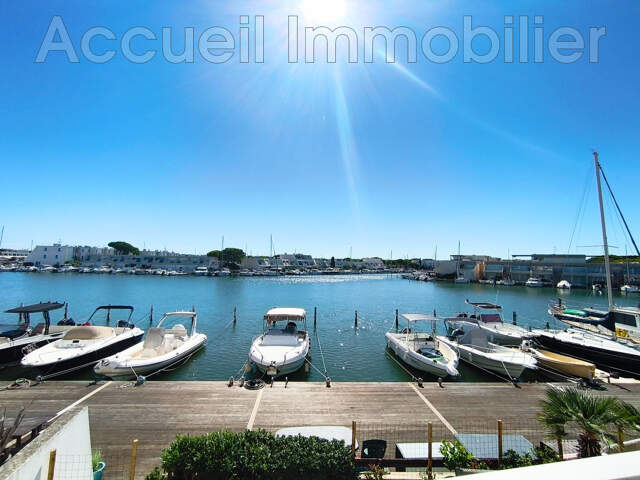 Marina P4 en angle au 1er étage exposée sud/ouest au calme.<BR>Pa — photo du bien