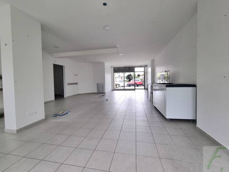 Local commercial — photo 1