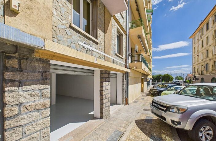LOCAL A VENDRE AVENUE KENNEDY — photo 2
