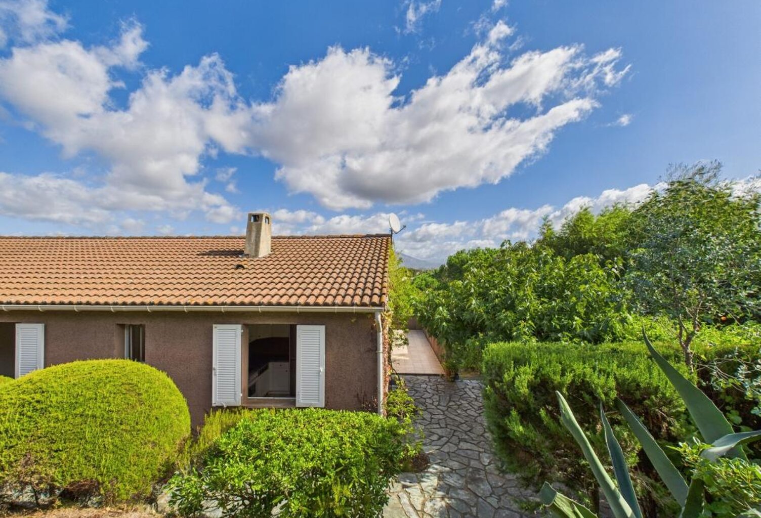 VILLA A VENDRE A CONFINA — photo 1
