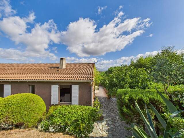 VILLA A VENDRE A CONFINA — photo du bien