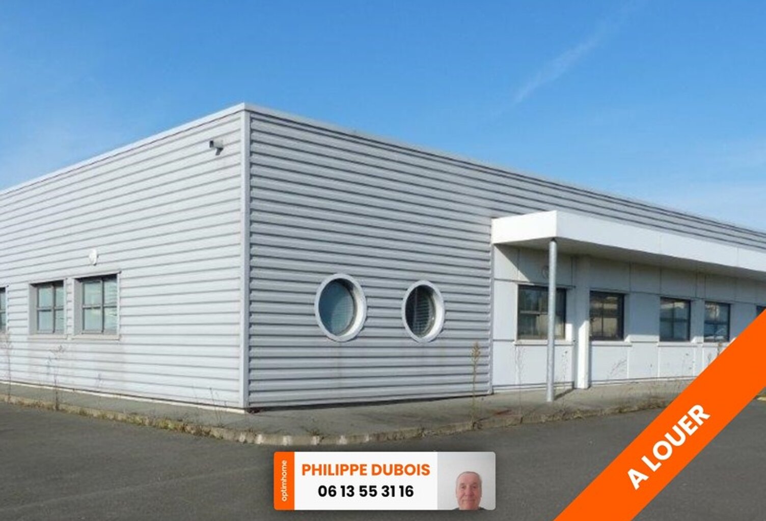 BEAU BATIMENT DE 800M² DE BUREAUX  ET 3200M² DE PARKING A 5 MIN  ROCHEFORT 30 MIN LA ROHELLE — photo 1