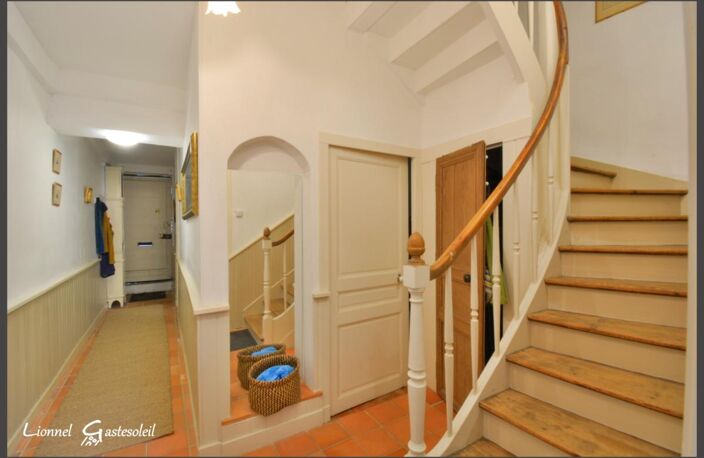 Maison à vendre 3/4 chambres à colombages au cœur de la bastide, idéale pour vivre ou investir à deux pas de la Dordogne à SAINTE FOY LA GRANDE (33) — photo 2