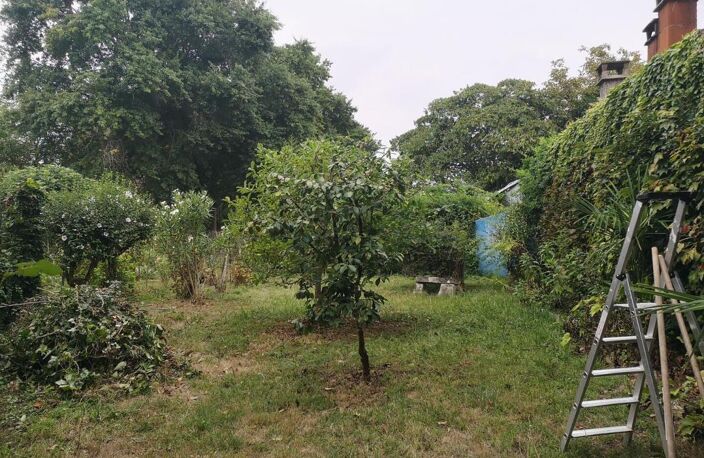 Prix en baisse! A vendre, maison de village dans le Gers : Spacieuse propriété, 3 chambres avec jardin, à quelques pas de toutes les commodités. Des travaux de rénovation sont nécessaires — photo 2