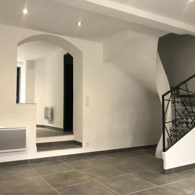 Appartement 3 pièces 890 €