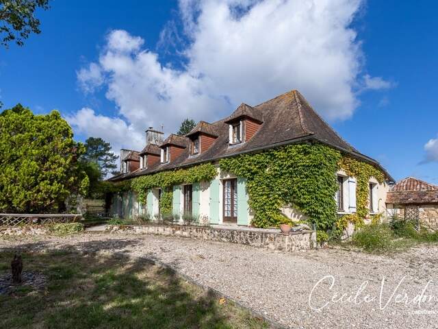 Propriete à vendre 7 pièces proche de BERGERAC (24)-Longère en pierre de 250 m2, 5 chambres, piscine, et grange aménageable de 200 m2 sur 3,8 HA — photo du bien