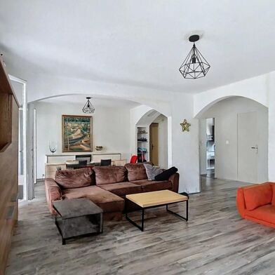 Appartement 6 pièces 141000 €