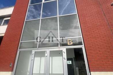 Local industriel  9215 €