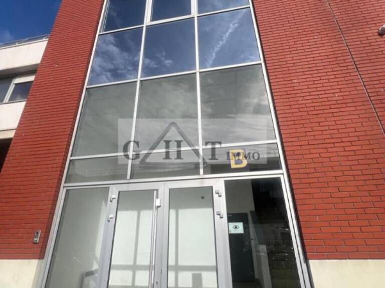 A LOUER 550 M² ENTREPOT BUREAUX A SAINT-OUEN SUR SEINE — photo 1