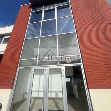 Local industriel  9215 €