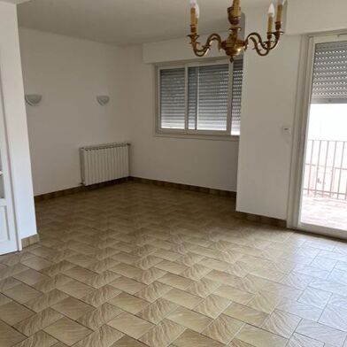 Appartement 4 pièces 945 €