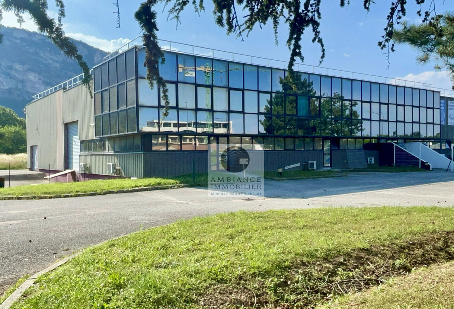 Local Guilherand-Granges + bureaux — photo 1