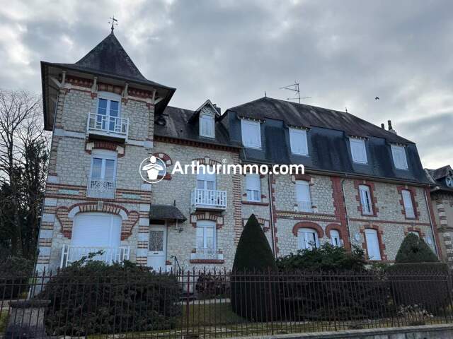 Appartement T3 avec cave, garage et place de parking extérieur — photo du bien