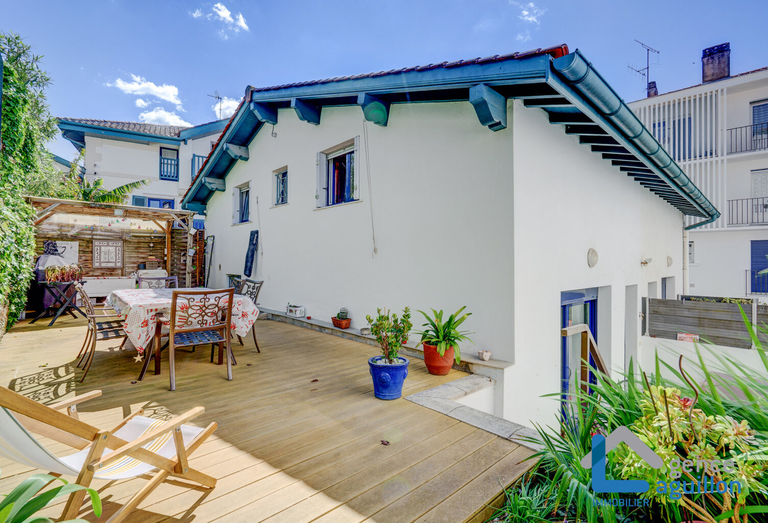 MAISON MITOYENNE COEUR DE VILLE AVEC 2 GRANDES TERRASSES — photo 1
