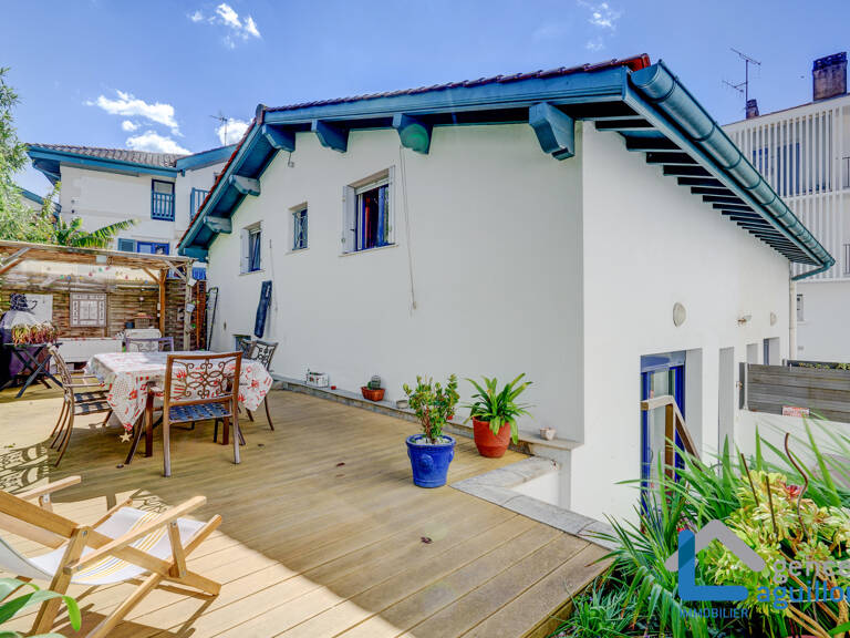 MAISON MITOYENNE COEUR DE VILLE AVEC 2 GRANDES TERRASSES — photo 1
