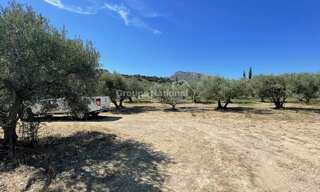 Terrain  4140 m² à louer à Eyguières (13430)