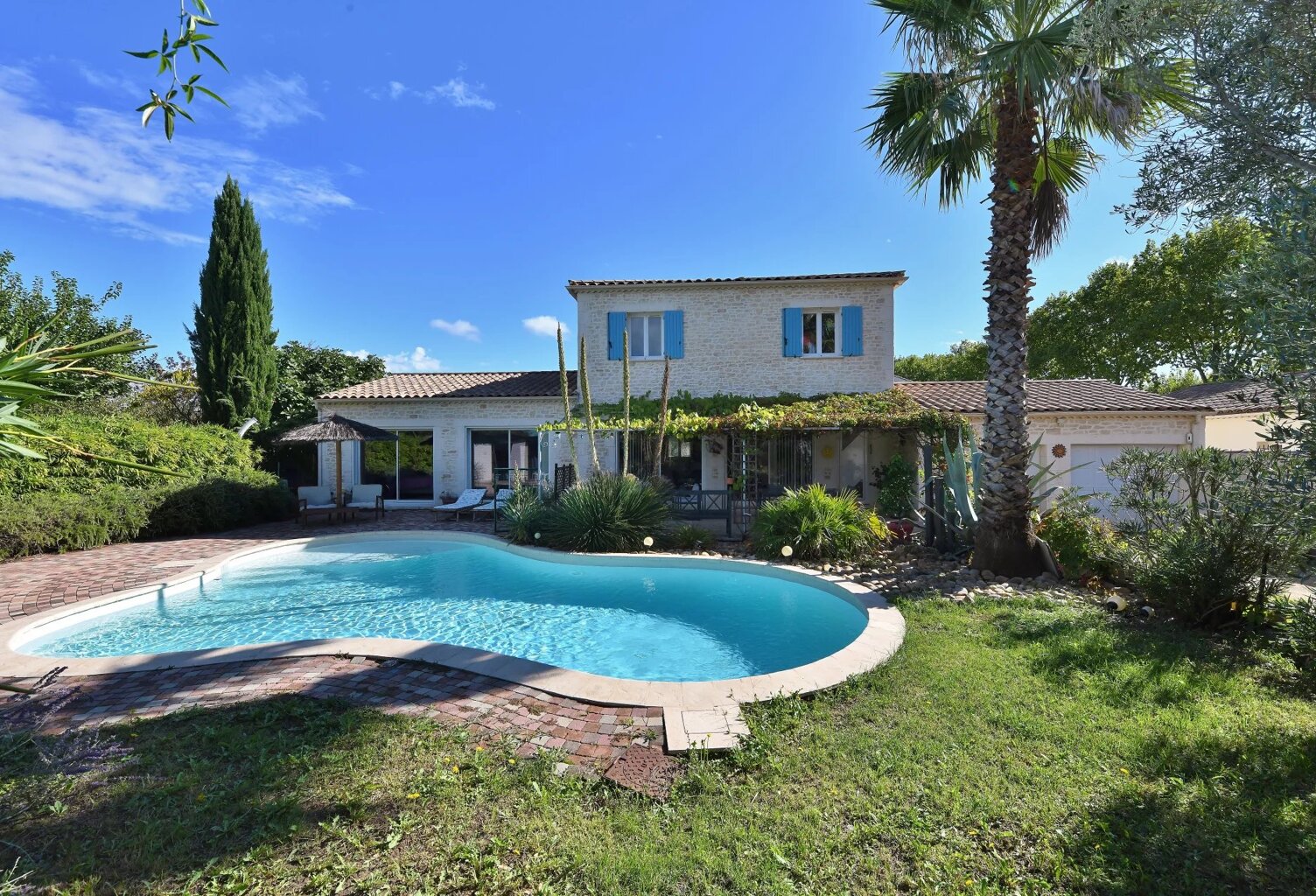 Entre Uzès et Alès, villa avec jardin et piscine — photo 1