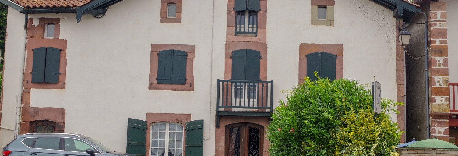 Maison 8 Pièces 197 m² à vendre à Uhart-Cize (64220)