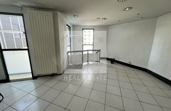 BUREAUX à LOUER — photo 2