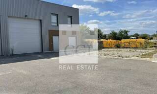 Commerce  329 m² à louer à Corbas (69960)