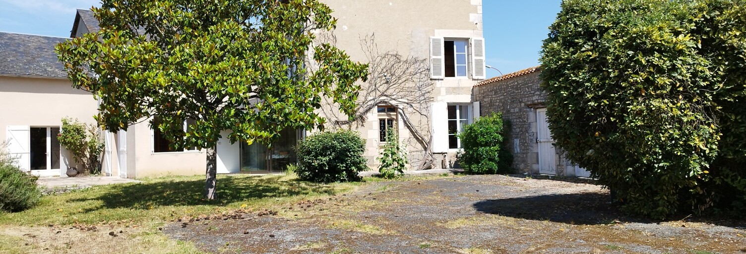 Maison 9 Pièces 193 m² à vendre à Fleuré (86340)