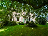 À vendre Maison de maître du XIXe avec grange et parc arboré  d'environ1,5 hectare, proche Villeneuve-sur-Lot. Dans un environnement calme et verdoyant, à seulement quelques minutes de la bastide historique de Villeneuve-sur-Lot, cette maison de maître — photo 3