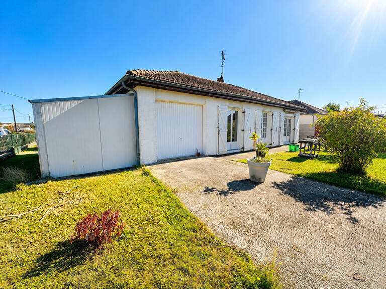 Maison de plain-pied avec dépendances et beau potentiel à Aubigny-sur-Nère — photo 1