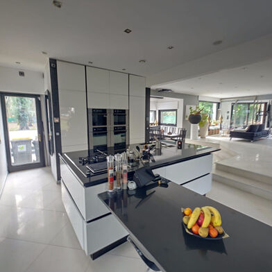 Maison 8 pièces 3500 €