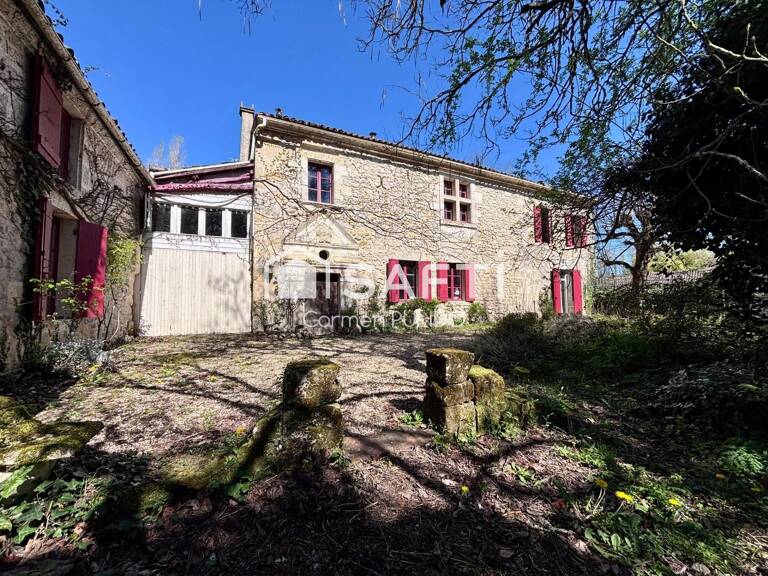 Charmant ancien presbytère en pierre avec studio indépendant, atelier de stockage, vaste jardin et piscine, idéalement situé à seulement 30 minutes de Bordeaux. — photo 1