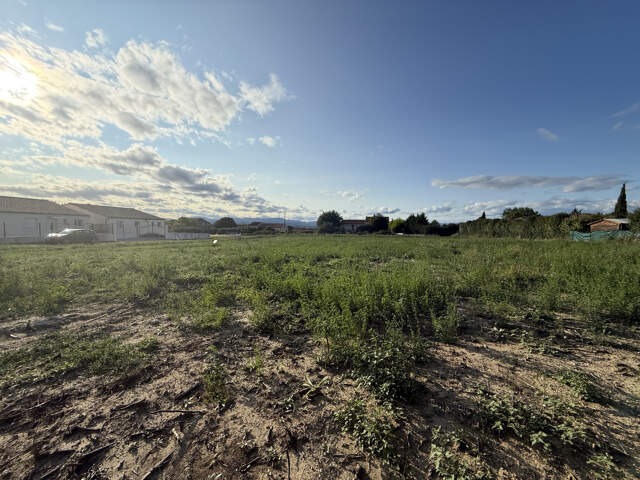 VENTE / TERRAIN A BATIR / 885 m2 — photo du bien