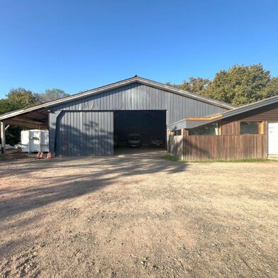 Commerce  313500 €