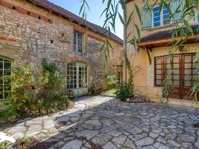 Maison de bourg de 6 pièces principales — photo du bien