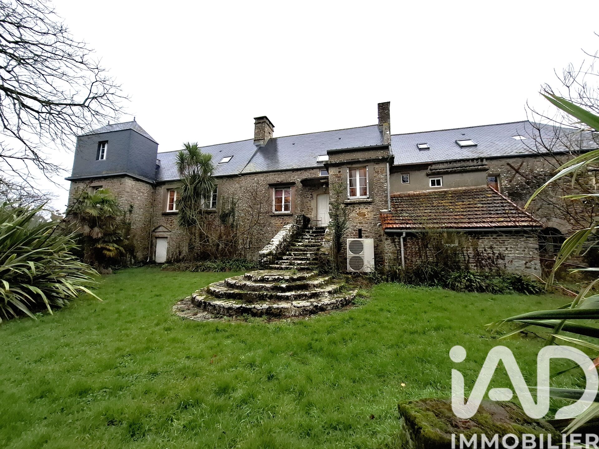 Le-Mesnil - 438m² - 16p. - 10ch.