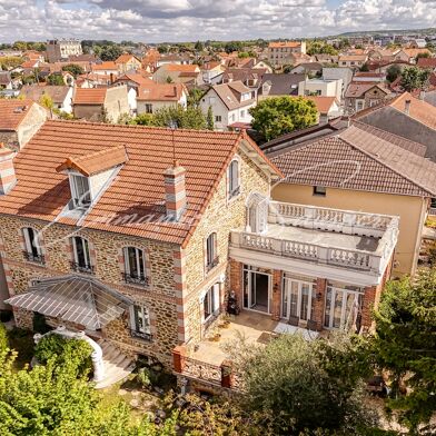 Maison 10 pièces 599000 €