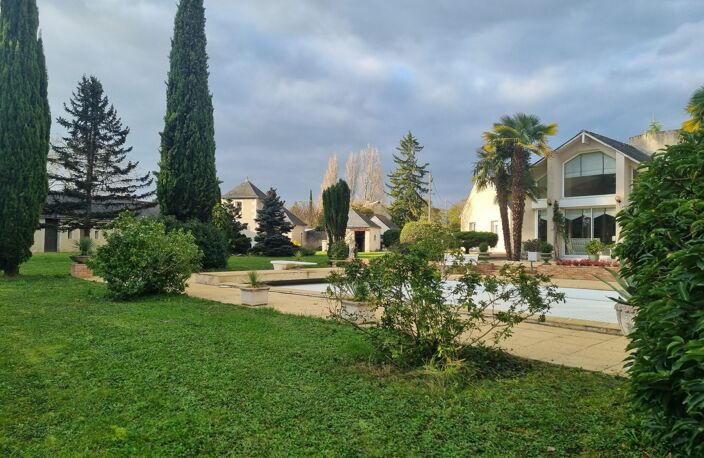Belle propriété contemporaine avec piscine et tennis — photo 3
