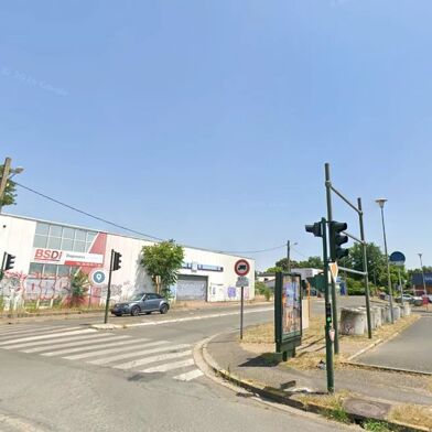 Commerce  892500 €