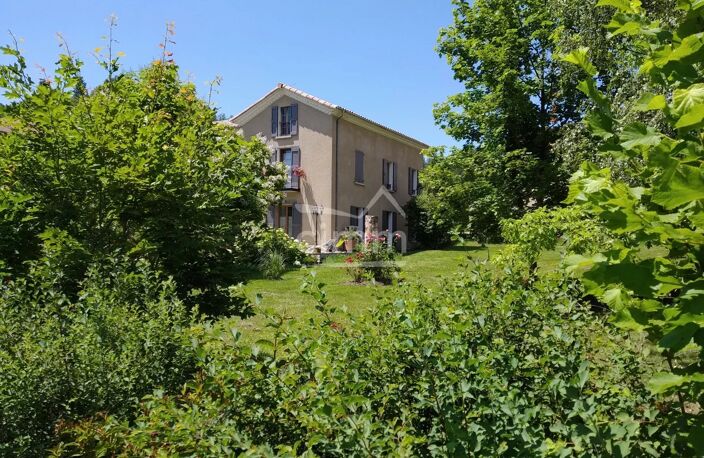 Maison de maître avec dépendances et garages sur 2868 m² de terr — photo 2