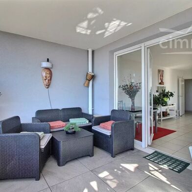 Appartement 3 pièces 240000 €