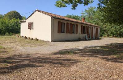 Charmante maison de plain-pied de 100m² à rafraîchir, située sur un terrain de 2500 m² — photo du bien