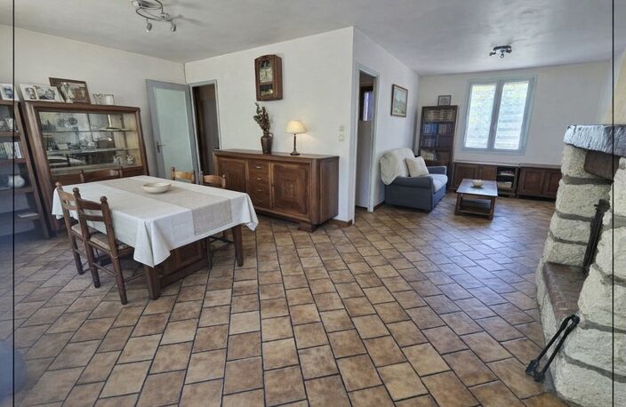Charmante maison de plain-pied de 100m² à rafraîchir, située sur un terrain de 2500 m² — photo 3