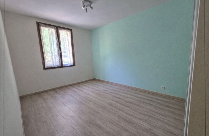 Charmante maison de plain-pied de 100m² à rafraîchir, située sur un terrain de 2500 m² — photo 5