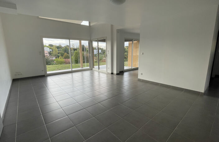 Location maison 6 pièces 160 m² à Lacroix-Falgarde (31120) — photo 2