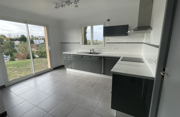 Location maison 6 pièces 160 m² à Lacroix-Falgarde (31120) — photo 3