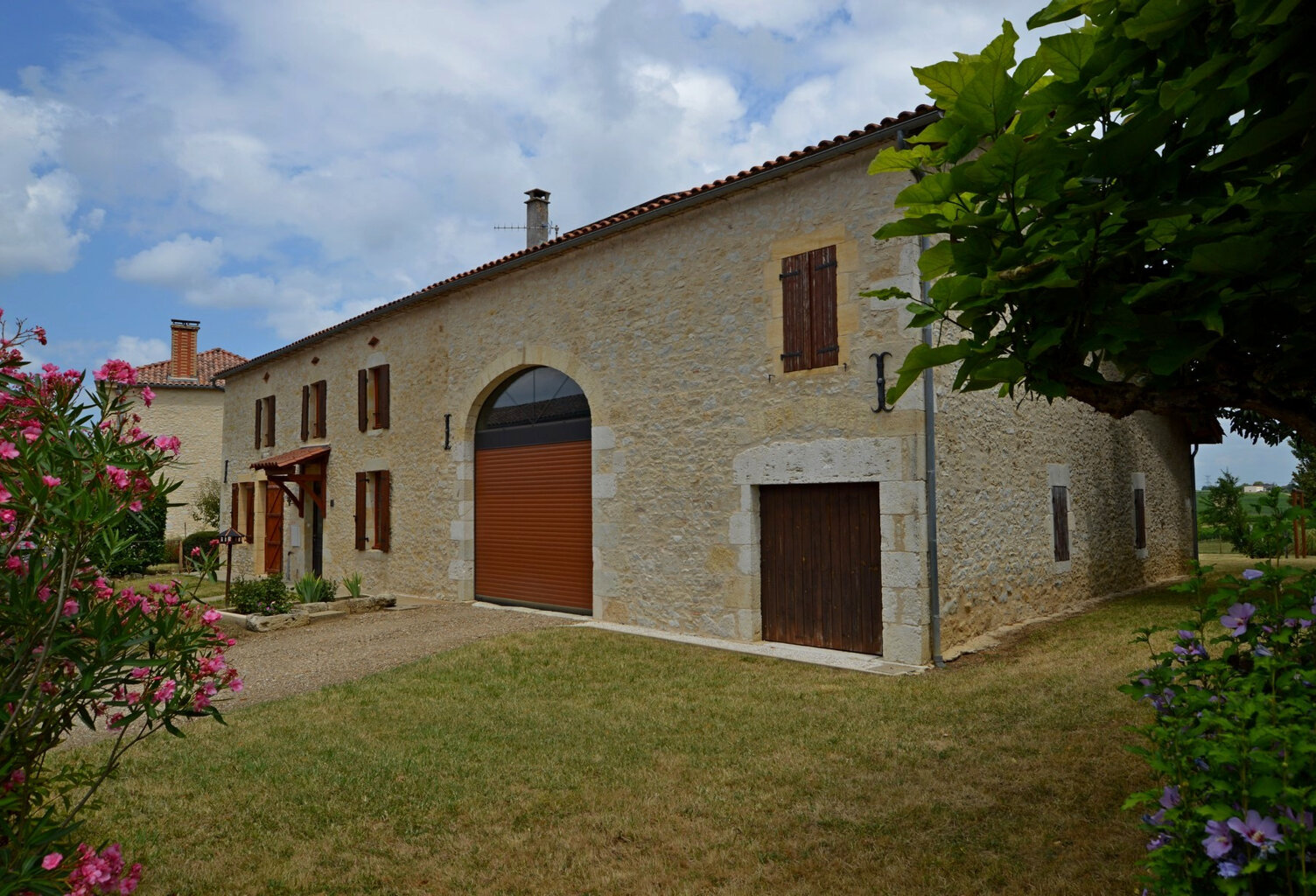Imposante maison en pierre — photo 1