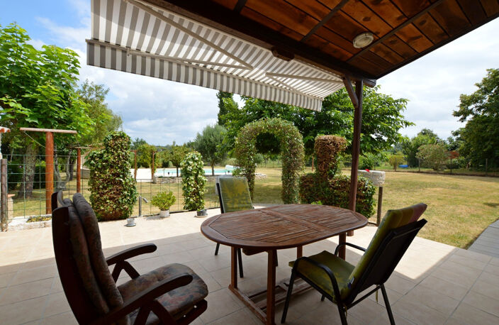 Imposante maison en pierre — photo 3
