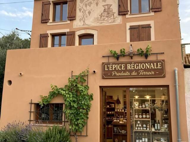 Maison à rénover entièrement avec local commercial — photo du bien